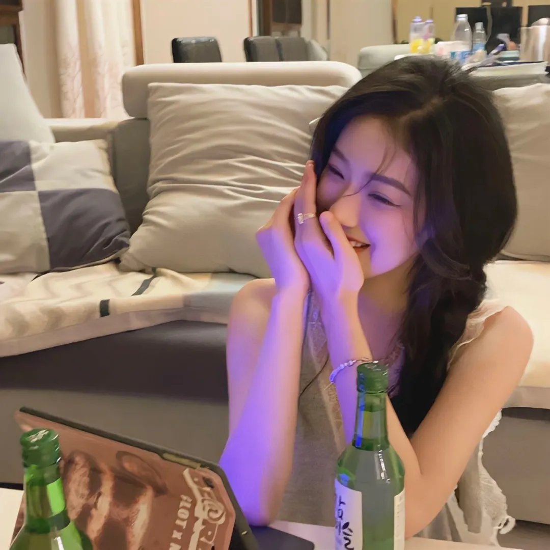 随盲柳入眠的女人